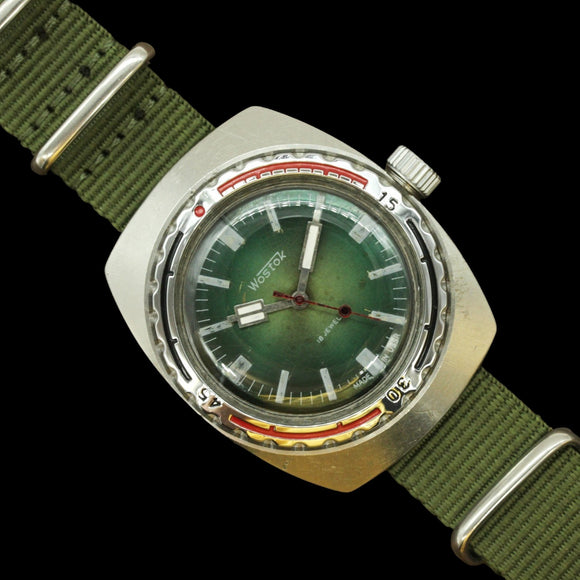 Soviet mechanical men's watch VOSTOK green Barrel Amphibian Diver