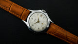 Vintage Chaika Soviet wristwatch 17 jewels with date indicator